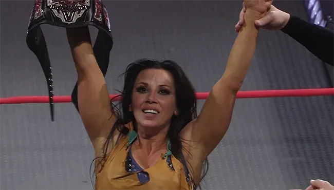 Mickie James Withdraws From Hamilton Comic-Con After Eye Injury