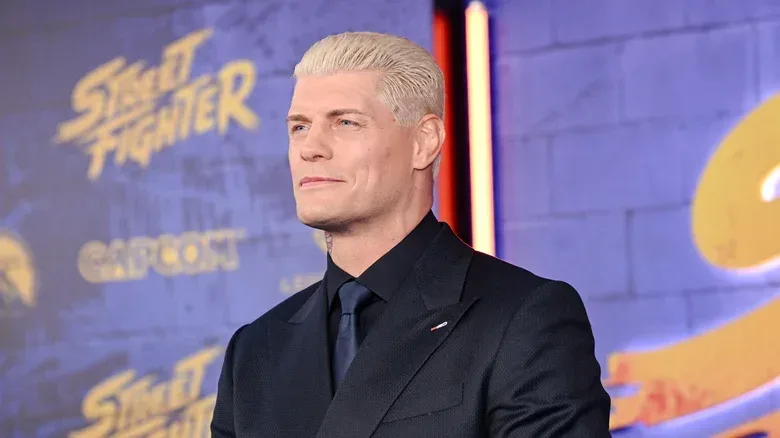 Cody Rhodes looking like a statue