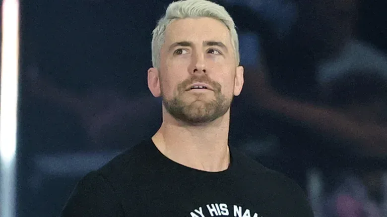 Joe Hendry wearing a black t-shirt